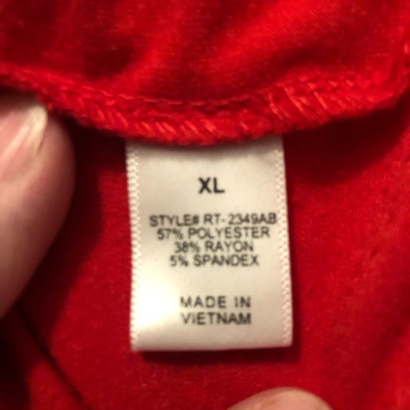 EUC Zenana Premium Round Neck 4 Button 3/4 Sleeve Pullover Blouse - Picture 2 of 5